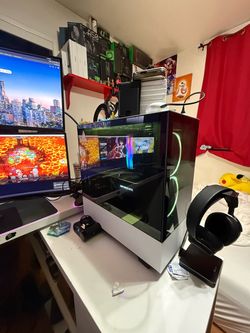 Full Gaming PC with two 49 inch monitors + Full size keyboard.