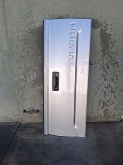 Silver Toyota Tundra Tailgate