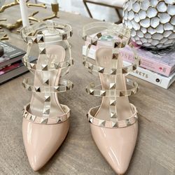 New Women’s Size 6 Tan Studded Heels 
