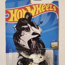 HOT WHEELS TREASURE HUNT. FACTORY FRESH. DUCATI 1199 PANIGALE.