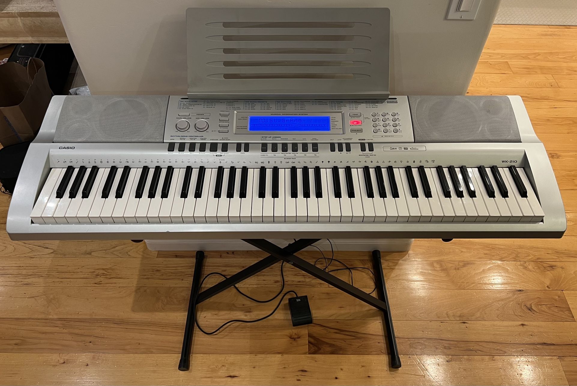Casio WK-210 76-Key Workstation Keyboard