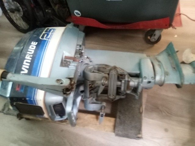 2 Outboards Boat Motors 