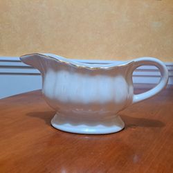 Gravy pourer 10 in wide 5 in tall.