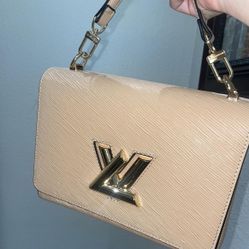 Louis Vuitton Twist MM 