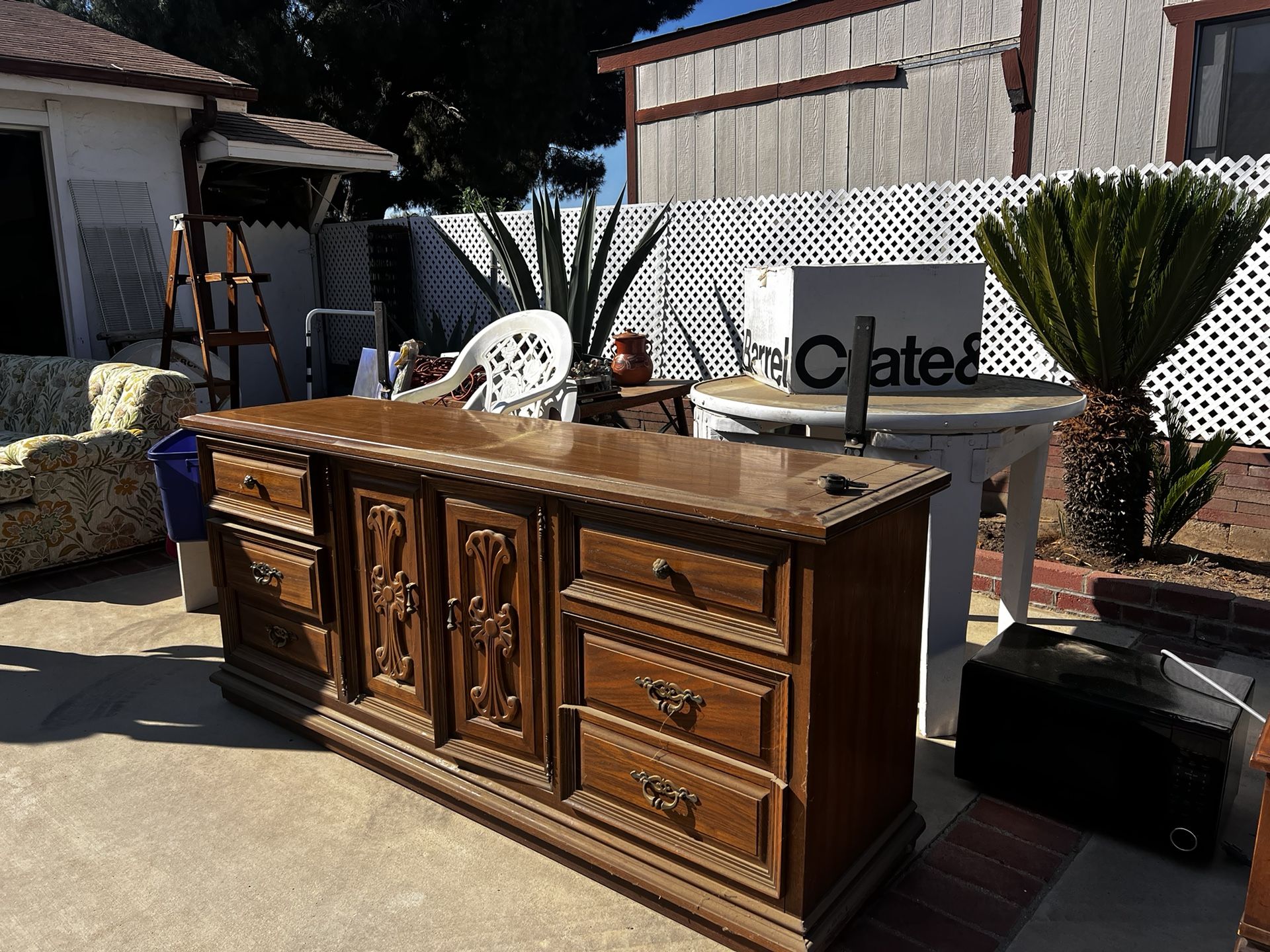 Dresser With Mirror