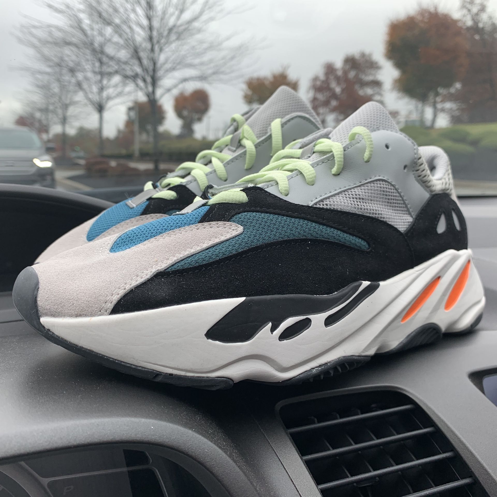 Yeezy Boost 700 wave runner