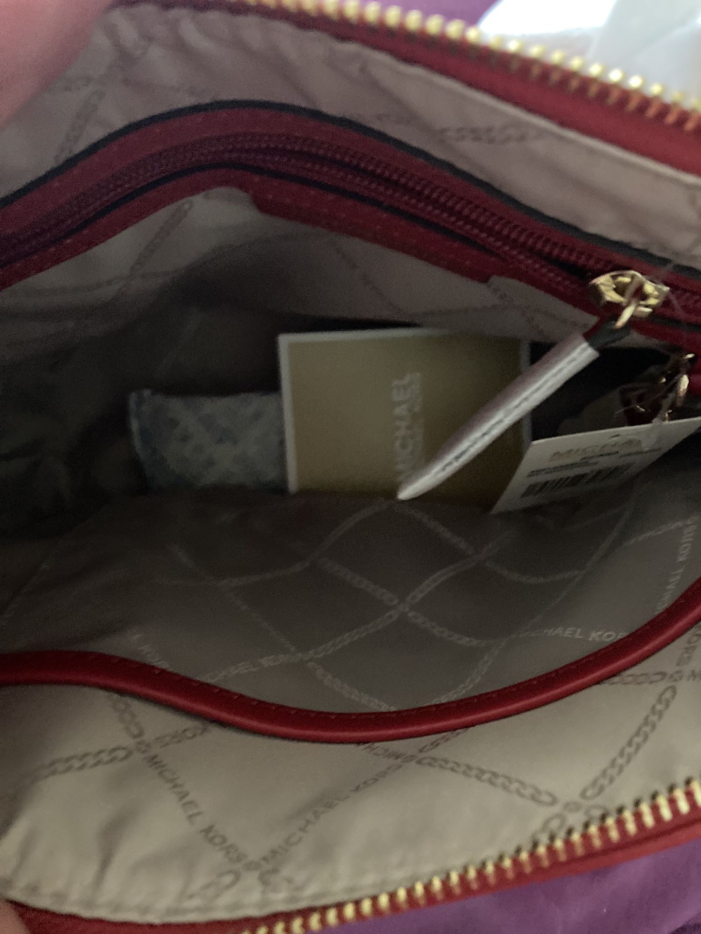 Michael Kors MEDIUM LEATHER FLAP MESSENGER BAG for Sale in Trenton, GA -  OfferUp