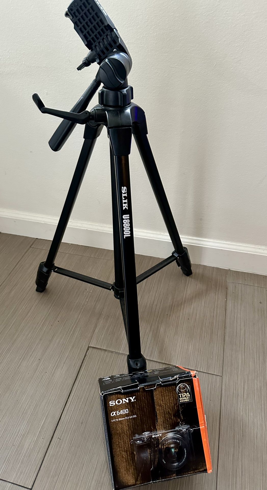 a6400 Camera & SLIK Tripod