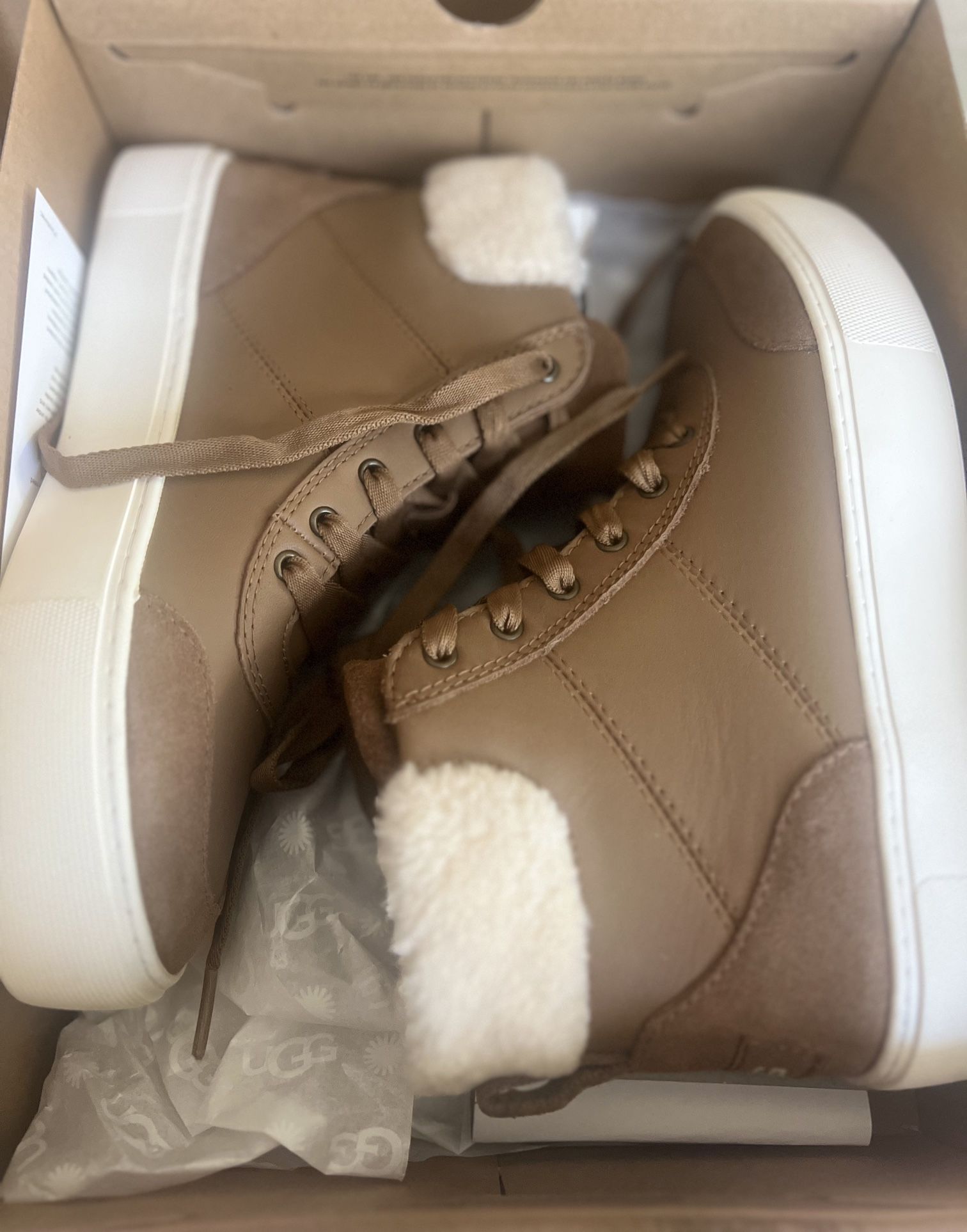 Cakewalk Ugg Sneaker High UGG SIZE: Cakewalk UGGplush Leather Mercari