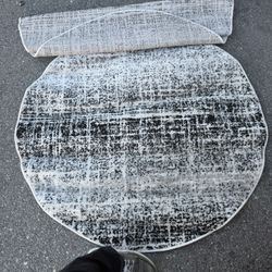 2 Matching 4x4 Round Rugs