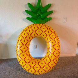 Pineapple Pool Lake Float. Used Once. No Holes. Perfect for Pool Party.
