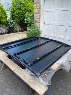 Truck bed cover