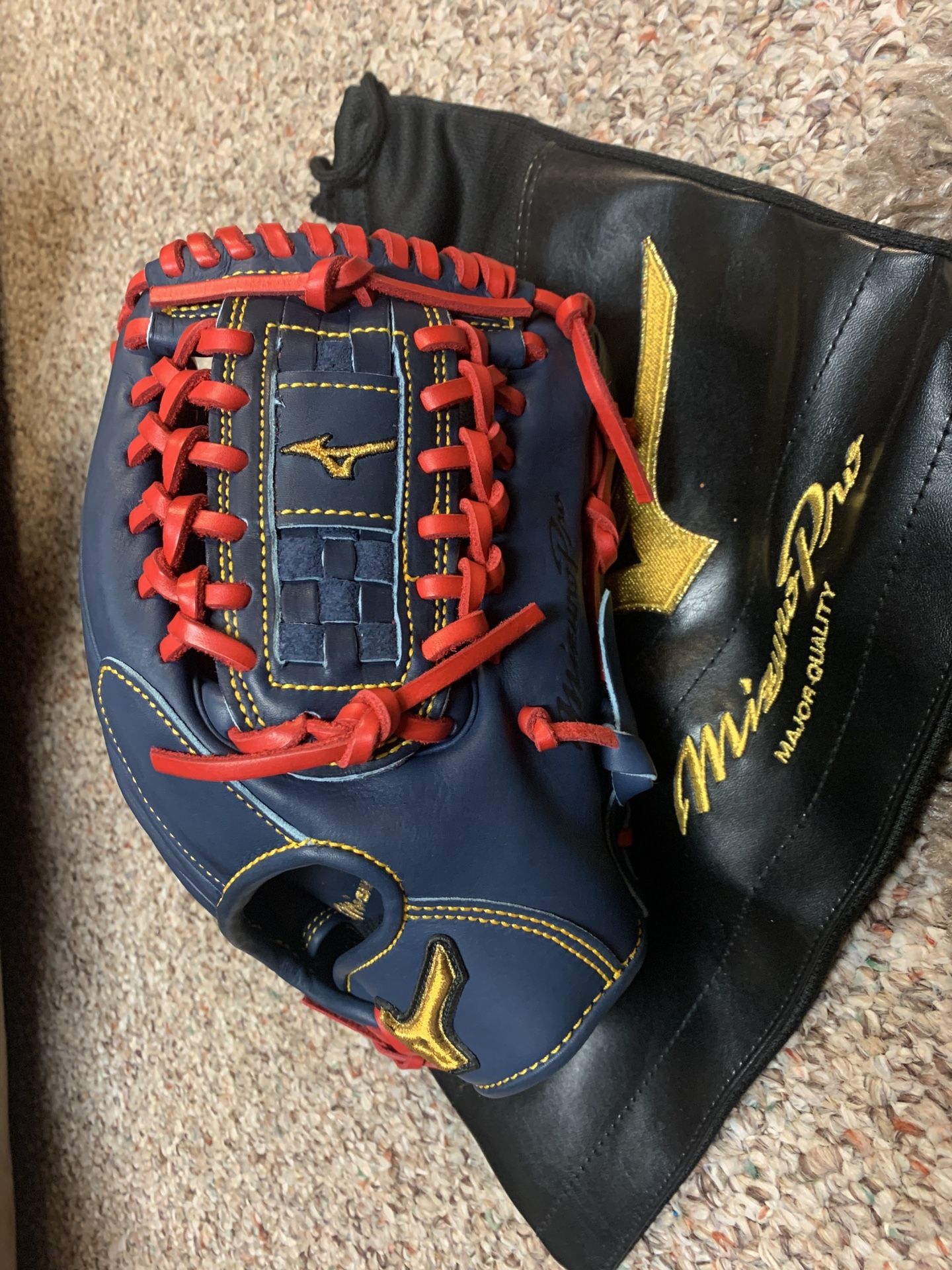 Pro Player Model Glove New