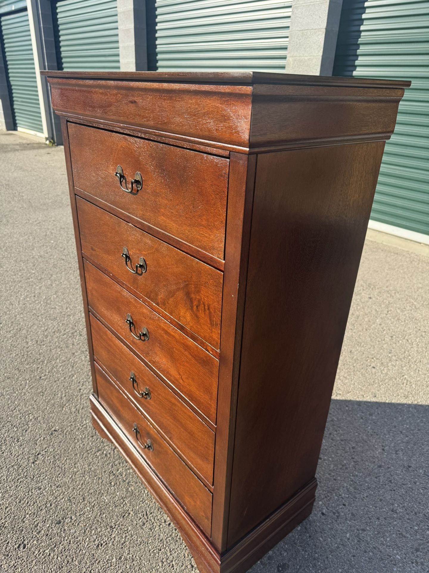 Chest Of Drawer Good Working Condition 48.5”TX31.5”Wx15.3/4D/ Cajonera Buena