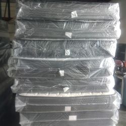 🙌🏼🙌🏼70 % OFF PLUSH TOP MATTRESS STARTING AT $150 WITH FREE BOX SPRING!!!!BEST PRICE IN TOWN WHOLESALE PRICE 🙌🏼🙌🏼