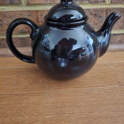Globe Teapot with Black Glossy Finish