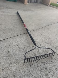 Husky metal rake