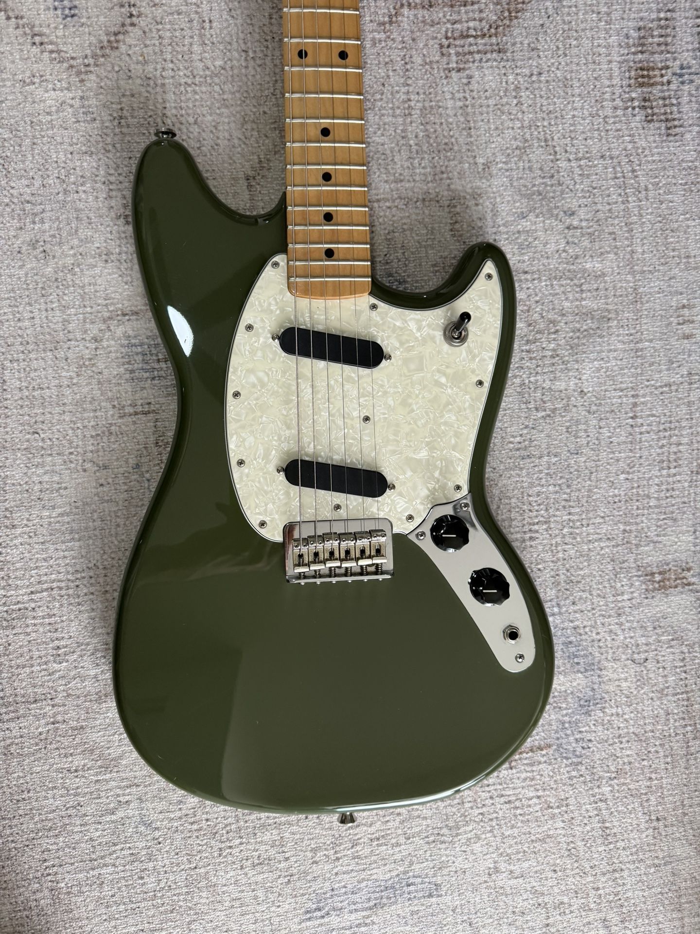 Fender Mustang Olive Green Maple Neck