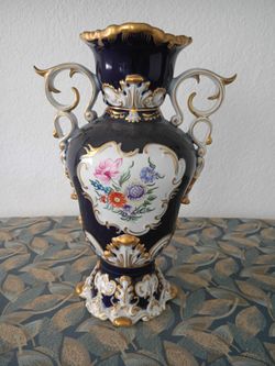 Porcelain. Vase         Hallohaza. (.    Vase   )   vintage