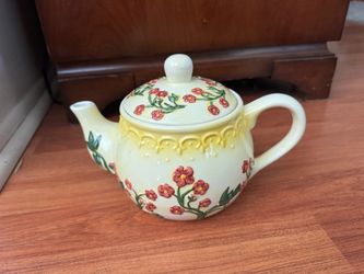 Harry and David Floral Ceramic Teapot w/ Lid, Glossy Yellow White, China