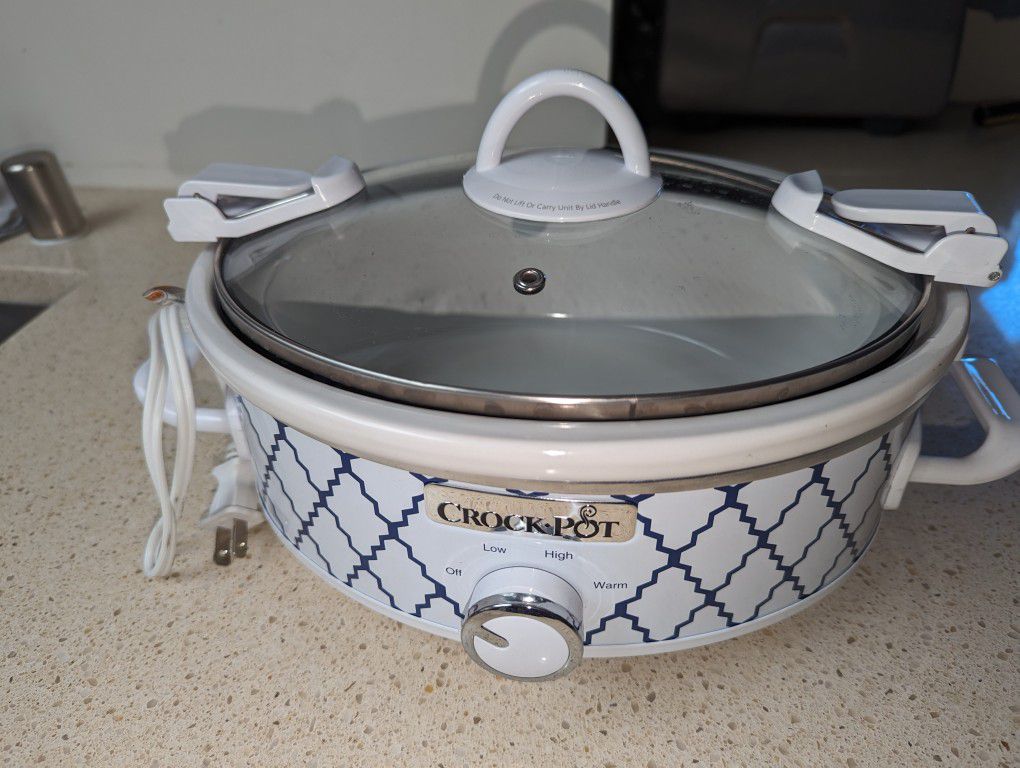 Crock-Pot SCCPCCM250-BT Mini Casserole Crock Slow Cooker 2.5 Quart White  Blue 