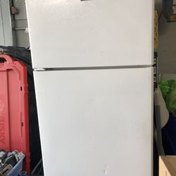 17.5  Cubic Ft Top Freezer Refrigerator 
