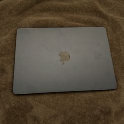 13.6-inch MacBook Air with Apple M2 chip