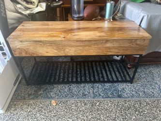 SMALL COFFEE TABLE (Great Condition)