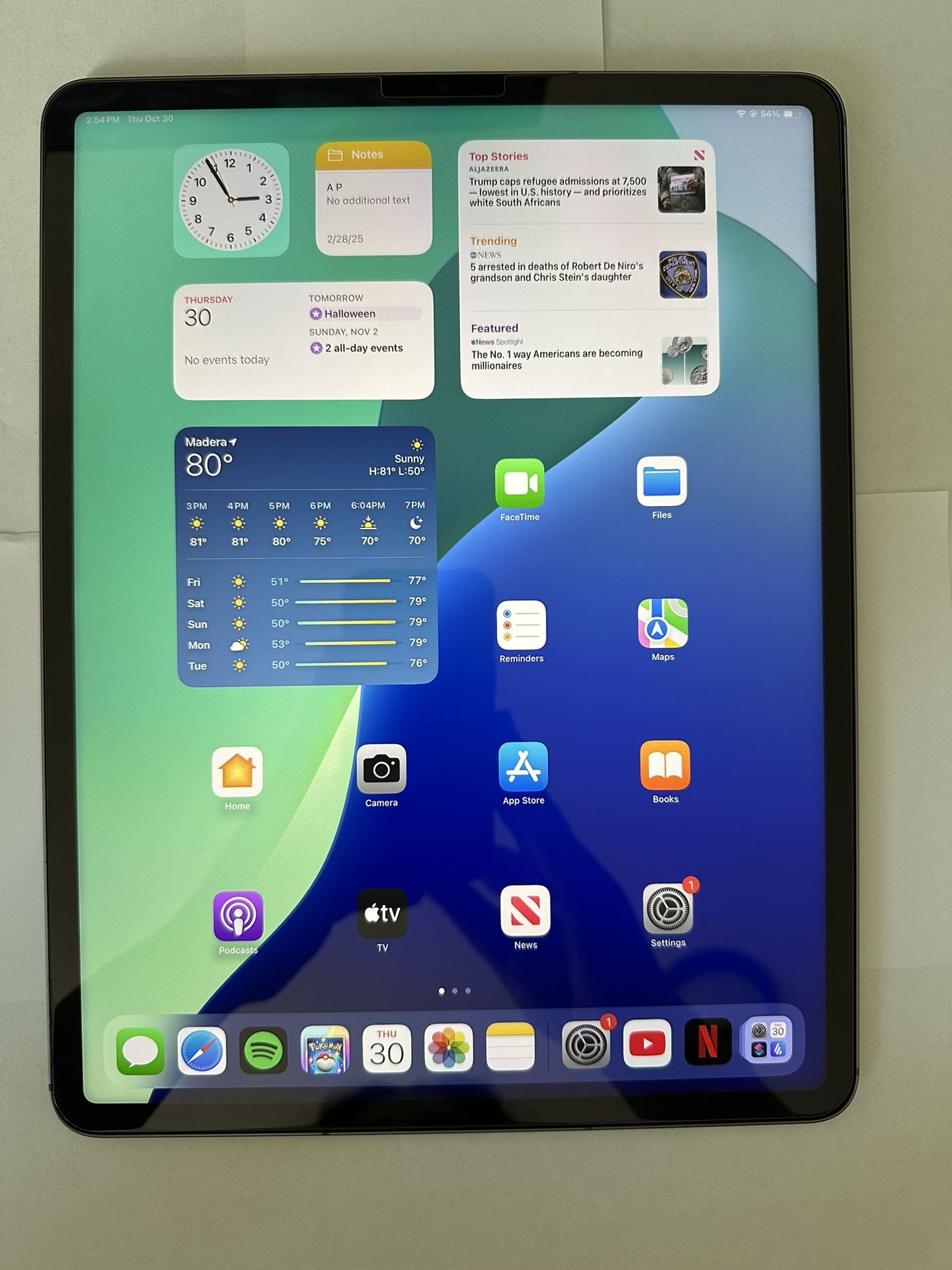 iPad Pro 12.9 Inch 6th Gen 128GB WiFi + Cellular Unlocked