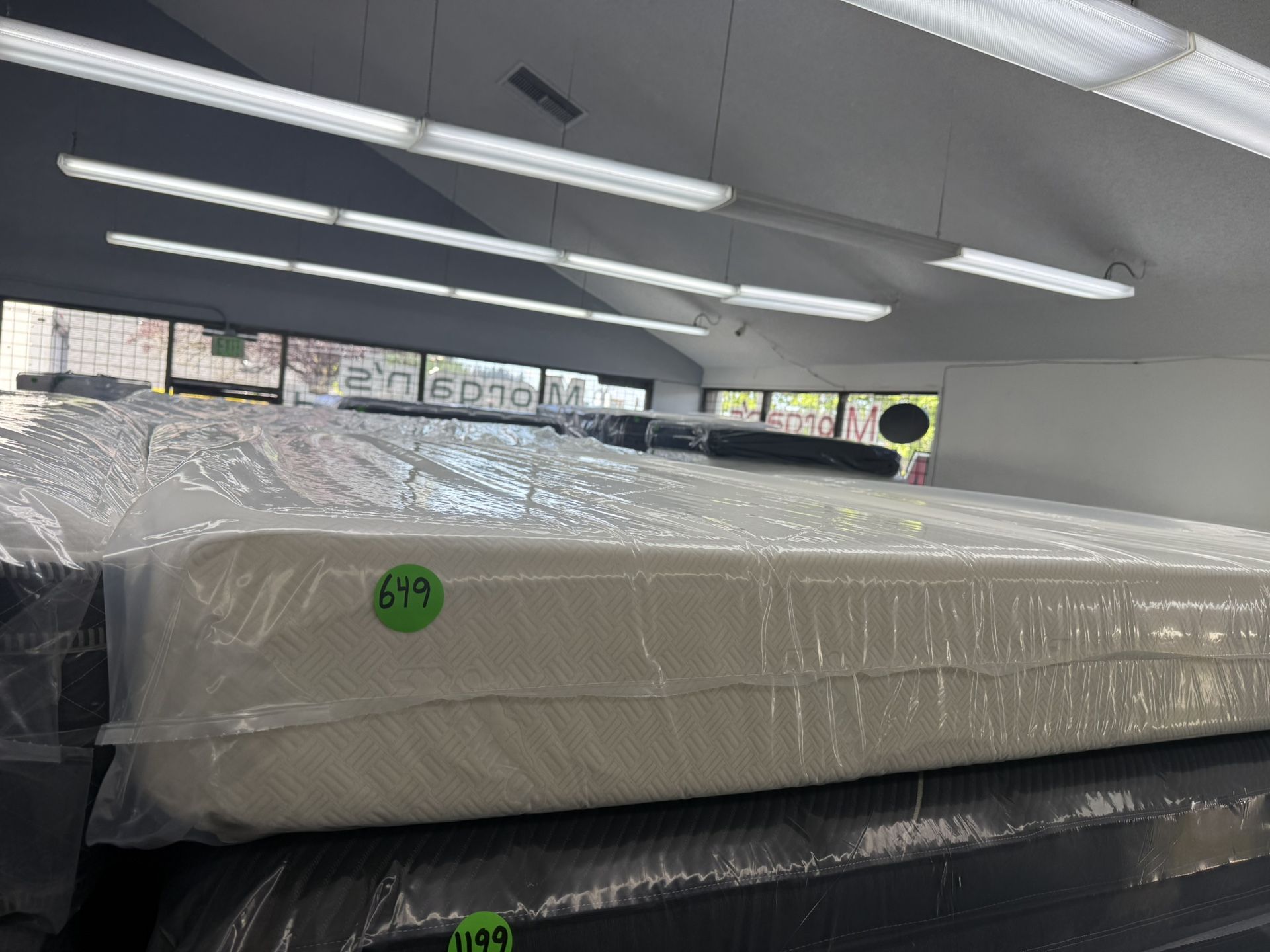 KING SIZE TEMPURPEDIC CLASSIC MATTRESS & BOX SPRINGS BED SET