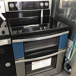 New Scratch And Dent Whirlpool 5 Burner Glass Top Double Oven Range. 1 year Warranty 