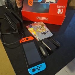 Nintendo Switch Lets Go Pikachu Bundle (Mint)