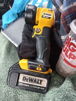 dewalt 20 v bàtt and flashlight obo