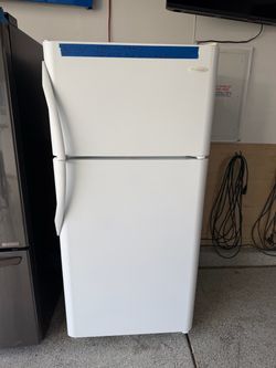 Top Freezer Refrigerator