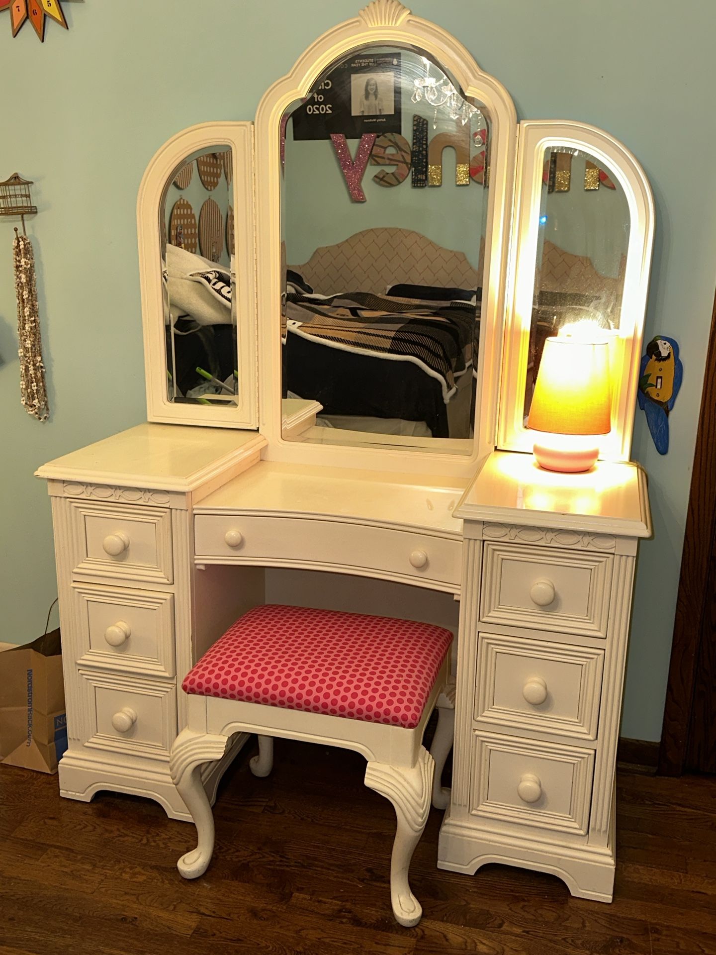 Girls White Vanity With Mirror