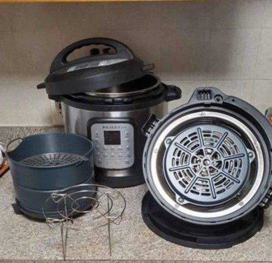 Instant Pot Duo Crisp + Air Fryer 8Qt 11 in 1