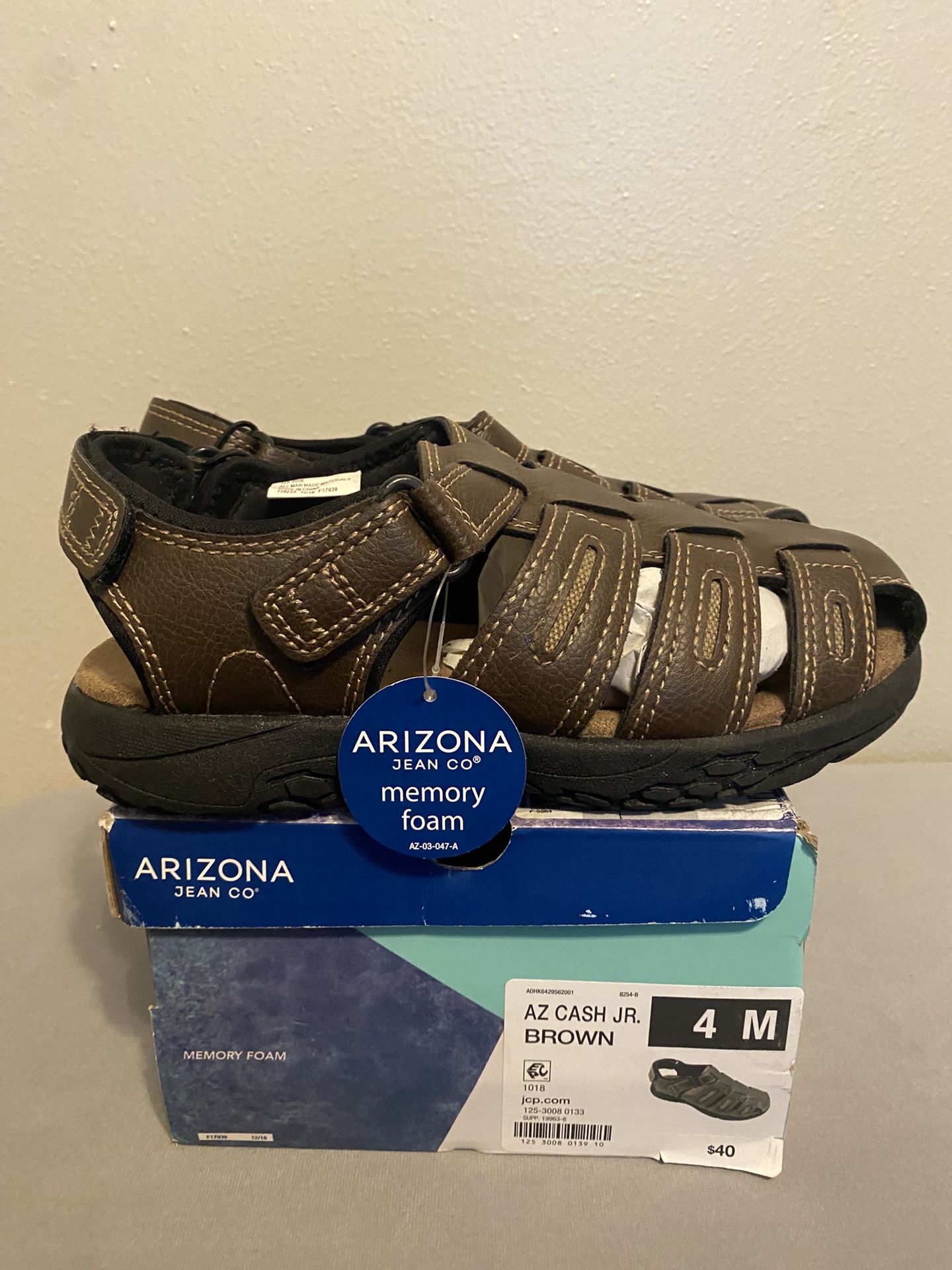 Boy’s Sandals Size 4m