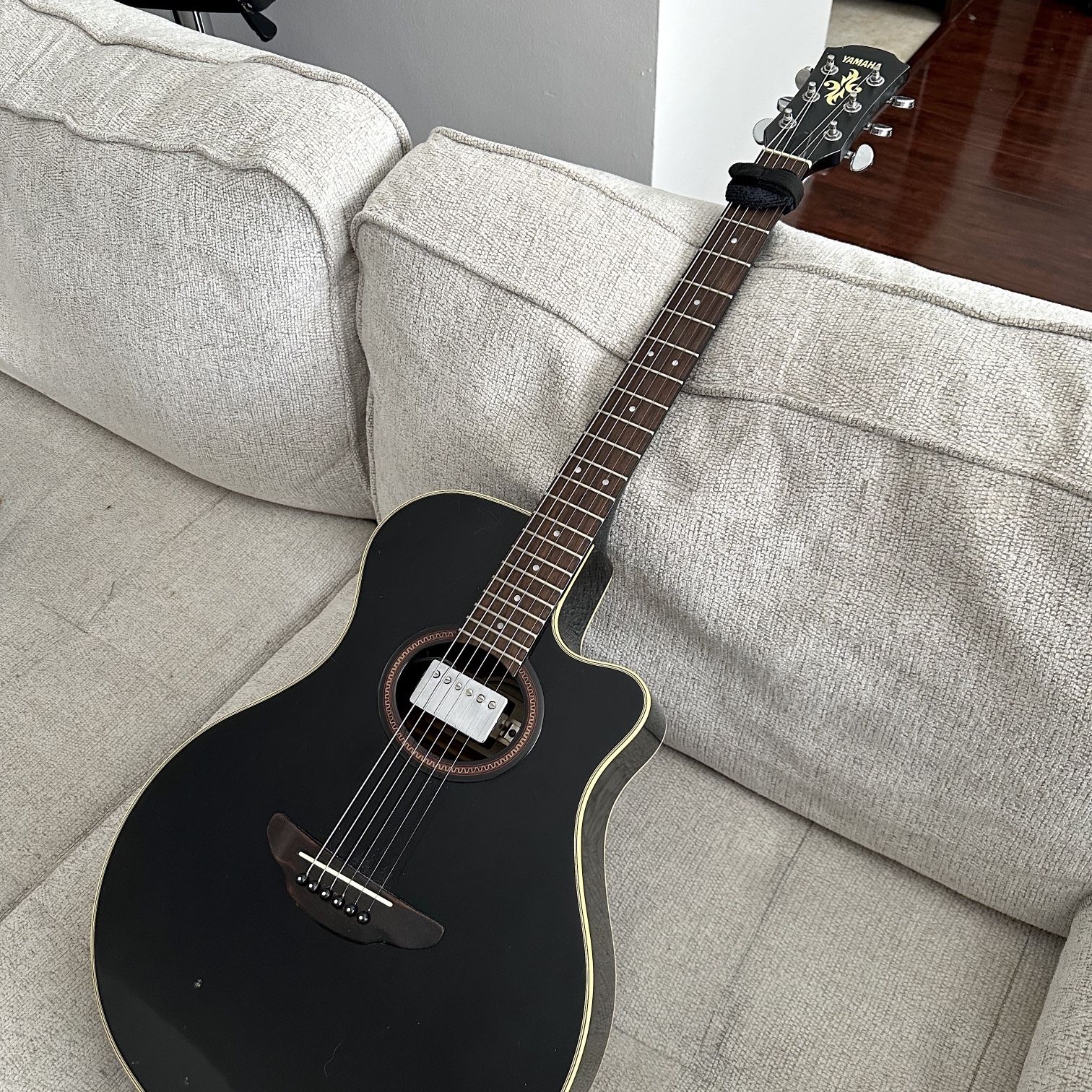 Yamaha APX-5A With A Gibson 57 Pickup for Sale in West Hollywood 