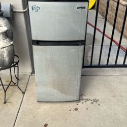 Mini Refrigerator/freezer