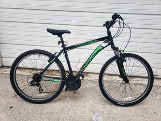 Schwinn Bicycle Mountain Bike 26 in wheels.