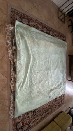 Comforters and Throw Blankets