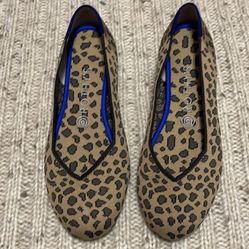 Rothys Spotted Leopard Blue Halo Red Heel Flats size 8 1/2