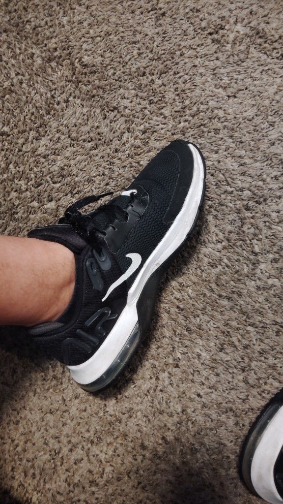 Mens Nikes - Black Nikes