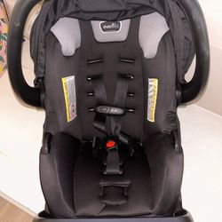 Newborn Evenflo Pivot Car seat + Base. Infant Baby