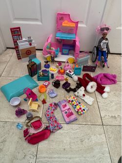 Dollhouse Playset with Dolls