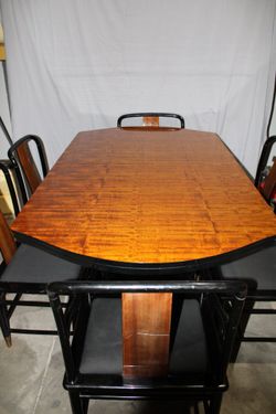 Beautiful Tiger Maple Wood Pedestal Table with 6 Chairs