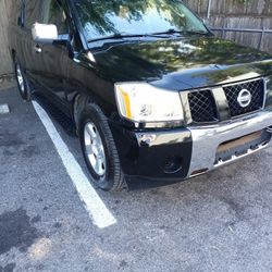 04 Pathfinder Armada, Runs And Drives Great No Holes In Seat's And A Nice Paint Job... 