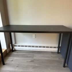 Adjustable height desk table