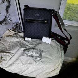 Pristine Condition Gucci GG Black Messenger Cross Body Bag