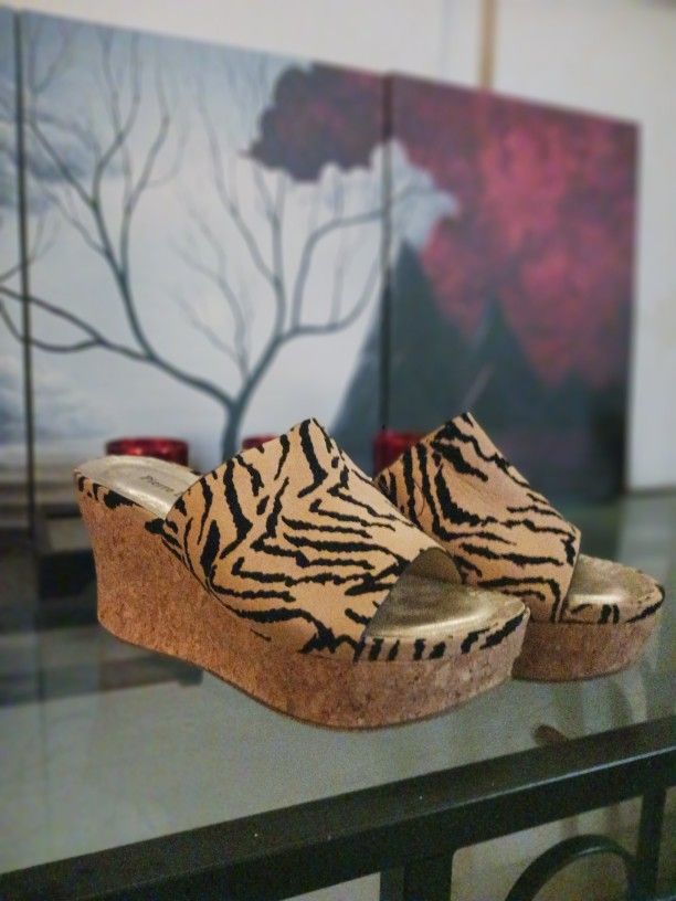 Brand Are Pierre Dumas For Women Size 8.5 Tan With Tiger Print